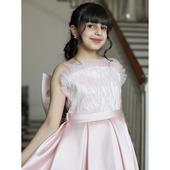 صورة فستان بناتي وردي بذيل وتطريز فضي | فستان سهرة للأفراح - M3605